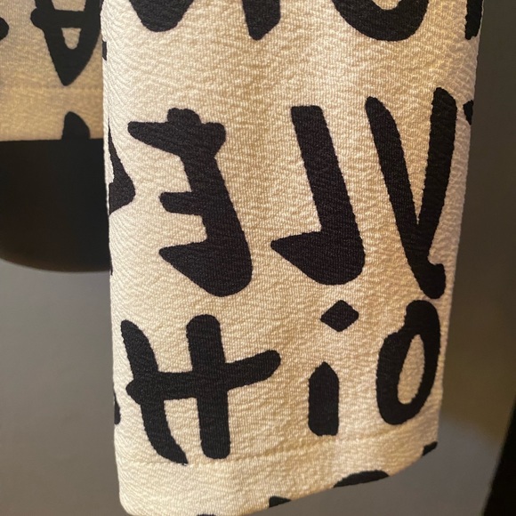 SHEIN Curve White Jacket with black Graphic Letters - Picture 8 of 14